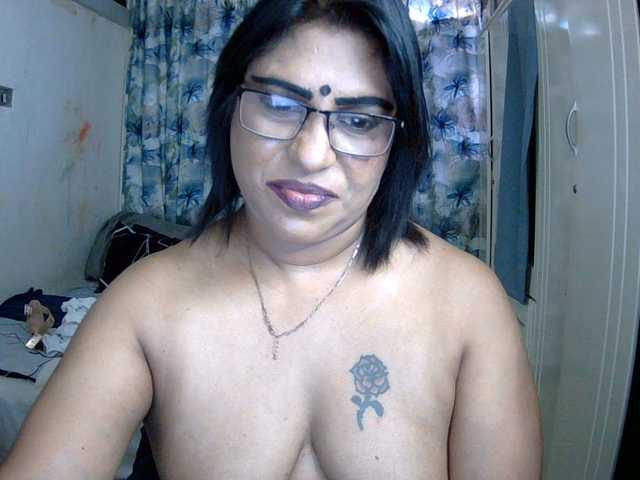 indiandelight001 live cam on BongaCams