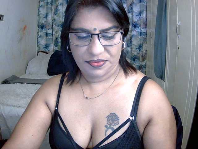indiandelight001 live cam on BongaCams