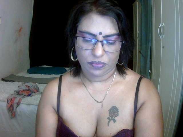 indiandelight001 live cam on BongaCams
