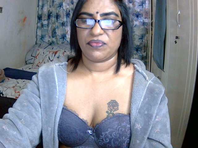 indiandelight001 live cam on BongaCams