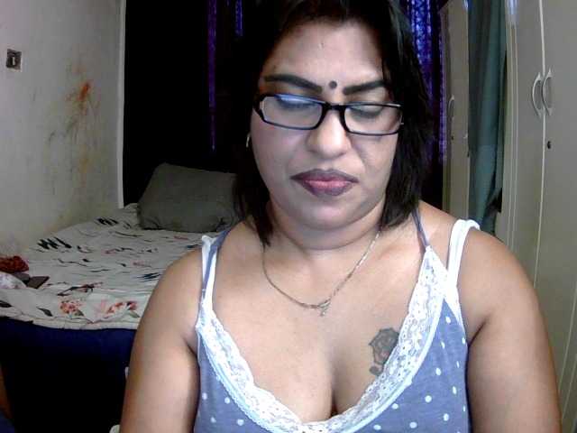 indiandelight001 live cam on BongaCams