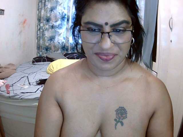 indiandelight001 live cam on BongaCams
