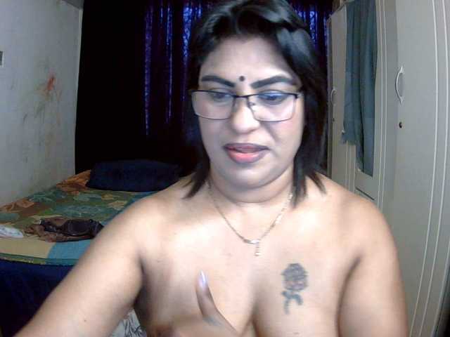 indiandelight001 live cam on BongaCams
