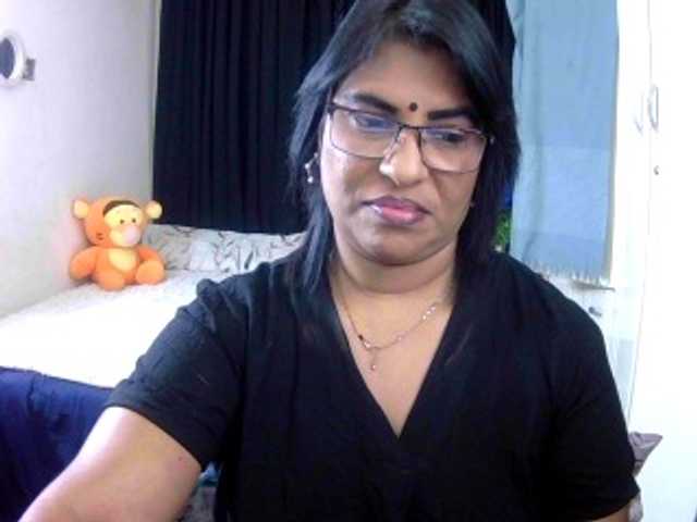 indiandelight001 live cam preview