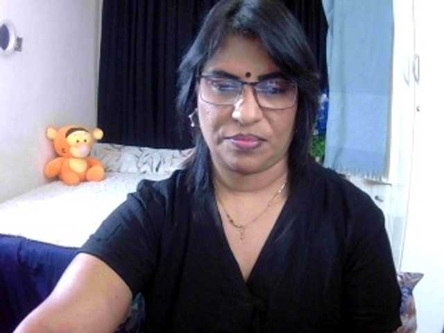 indiandelight001, en vivo ahora en BongaCams