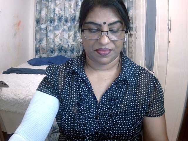 indiandelight001 live cam on BongaCams
