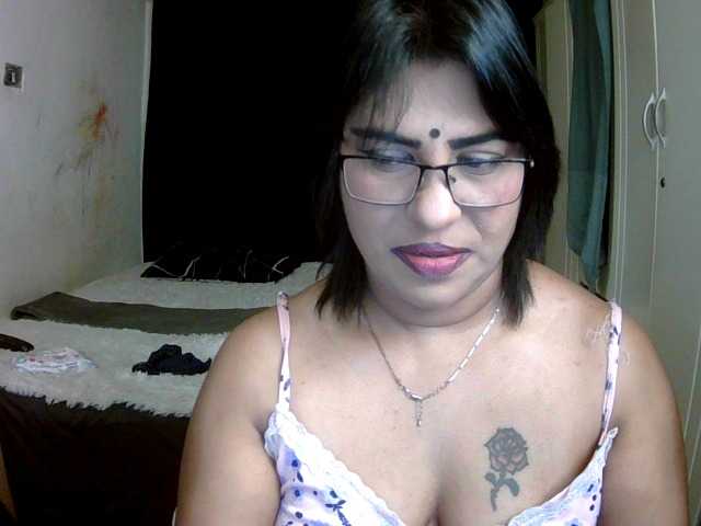 indiandelight001 live cam on BongaCams
