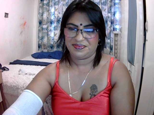 indiandelight001 live cam on BongaCams