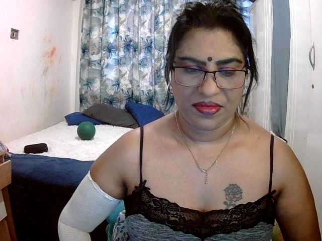 indiandelight001 live cam on BongaCams