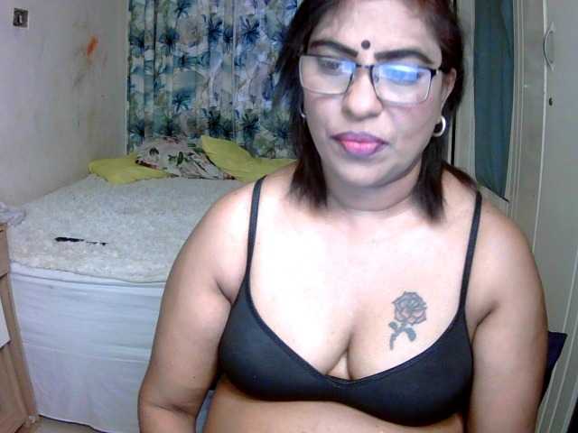 indiandelight001 live cam on BongaCams