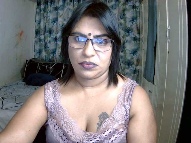 indiandelight001 live cam on BongaCams