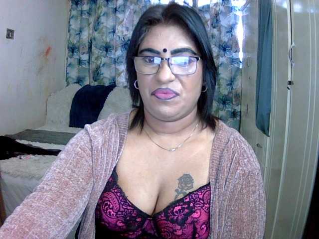 indiandelight001 live cam on BongaCams