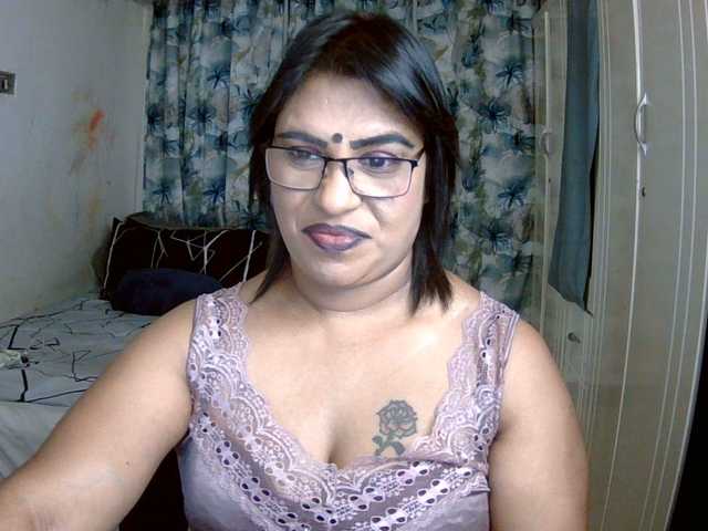 indiandelight001 live cam on BongaCams
