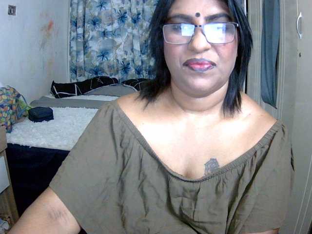 indiandelight001 live cam on BongaCams