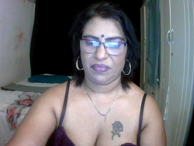 indiandelight001 live cam on BongaCams