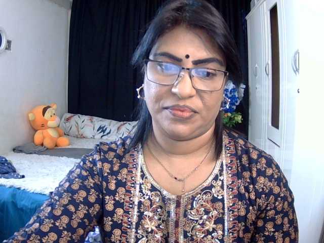 indiandelight001 live cam on BongaCams