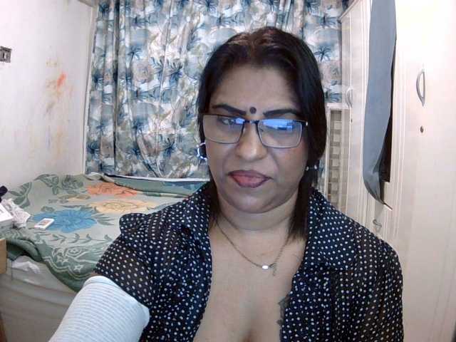 indiandelight001 live cam on BongaCams