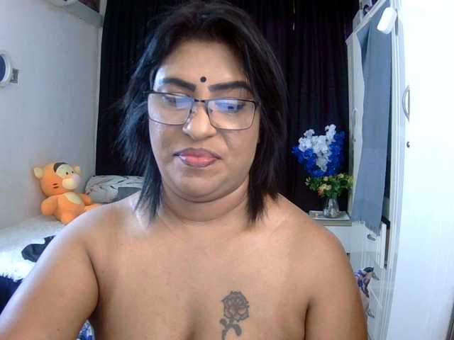 indiandelight001, en vivo ahora en BongaCams