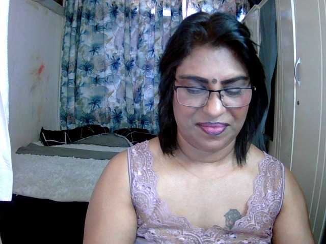 indiandelight001 live cam on BongaCams
