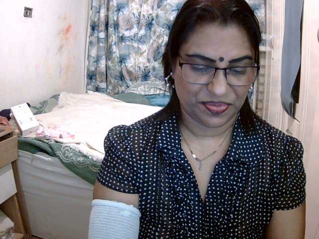 indiandelight001 live cam on BongaCams