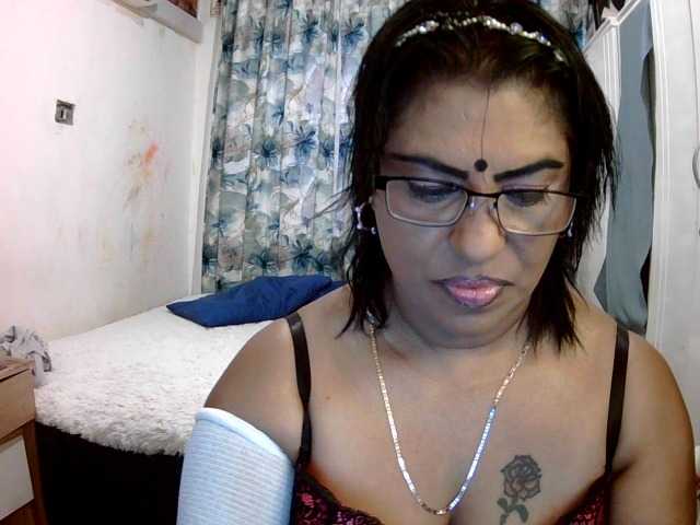 indiandelight001 live cam on BongaCams
