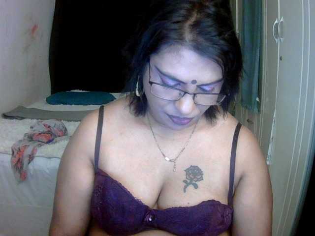 indiandelight001 live cam on BongaCams