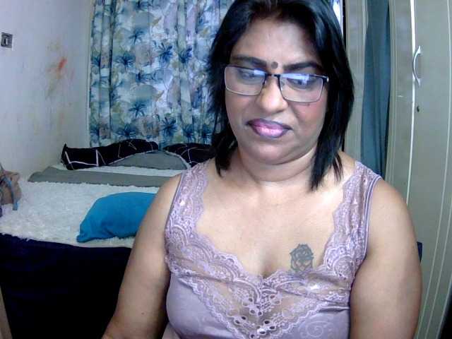 indiandelight001 live cam pe BongaCams