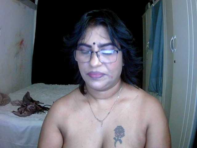 indiandelight001 live cam on BongaCams