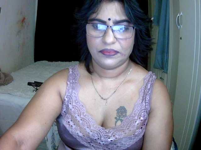 indiandelight001 live cam on BongaCams