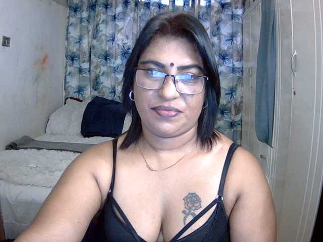 indiandelight001 live cam on BongaCams