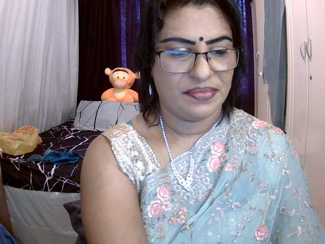 indiandelight001 live cam on BongaCams