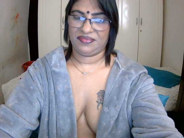 indiandelight001 live cam on BongaCams