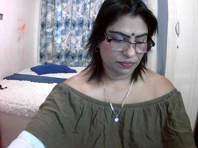 indiandelight001 live cam on BongaCams