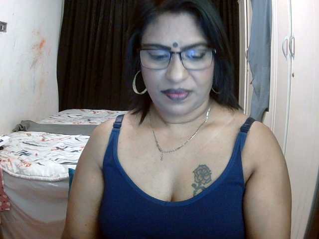 indiandelight001 live cam on BongaCams