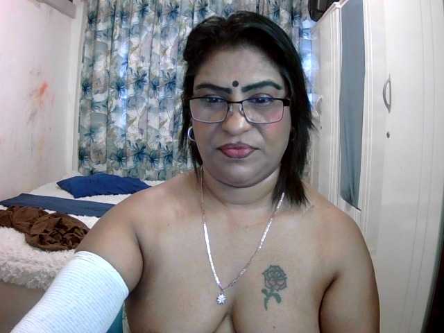 indiandelight001 live cam on BongaCams