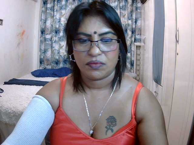 indiandelight001 live cam on BongaCams