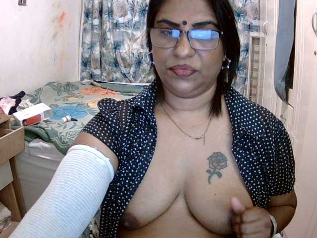 indiandelight001 live cam on BongaCams