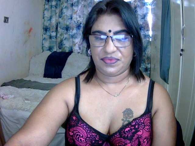 indiandelight001 live cam on BongaCams