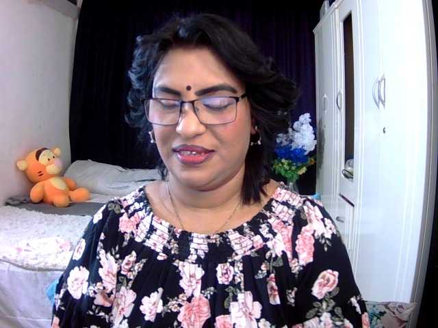 indiandelight001 live cam on BongaCams