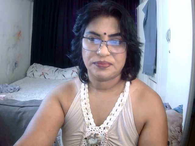 indiandelight001, live now on BongaCams