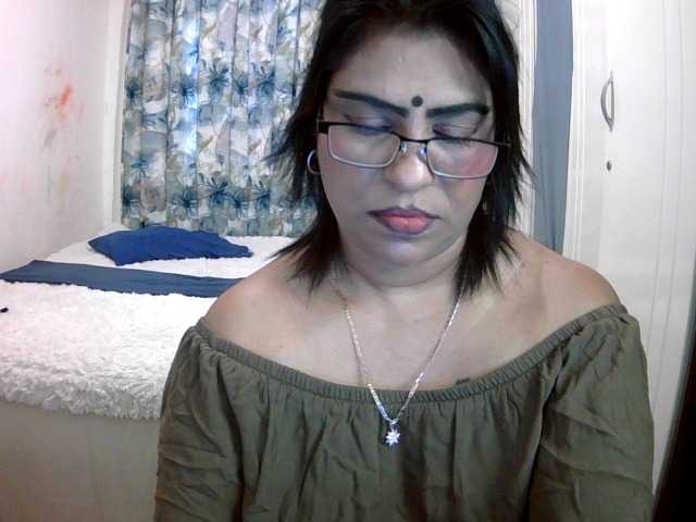 indiandelight001 live cam on BongaCams