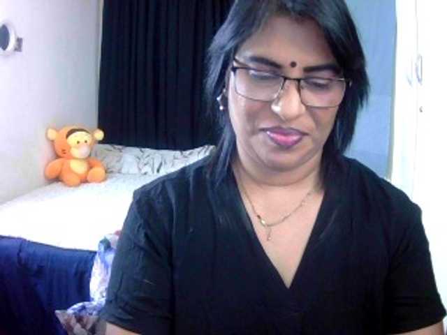 indiandelight001 live cam on BongaCams