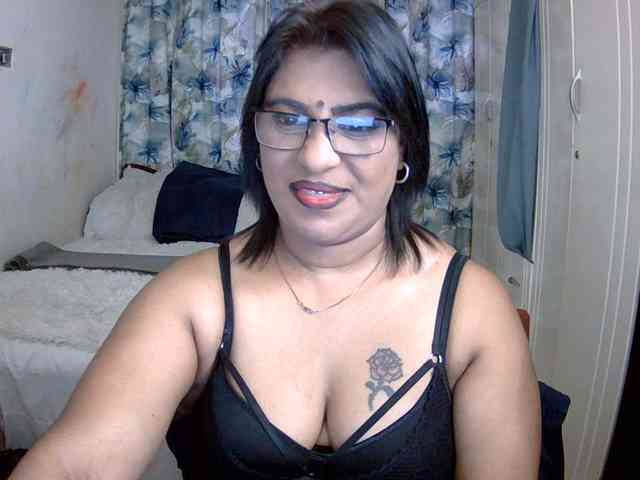 Indiandelight001's cam show statistics and live stream
