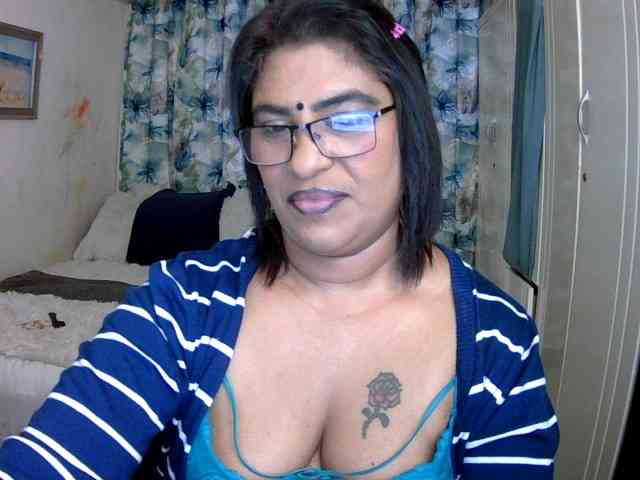 indiandelight001 Live Webcam on BongaCams