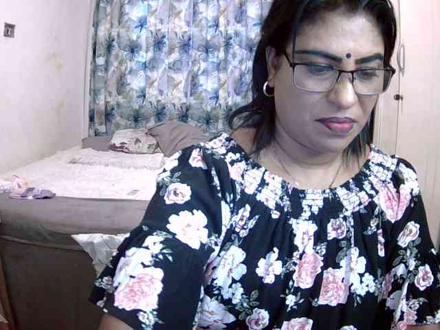 indiandelight001 Live Webcam on BongaCams
