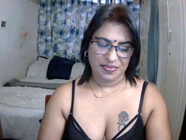 indiandelight001 Live Webcam on BongaCams