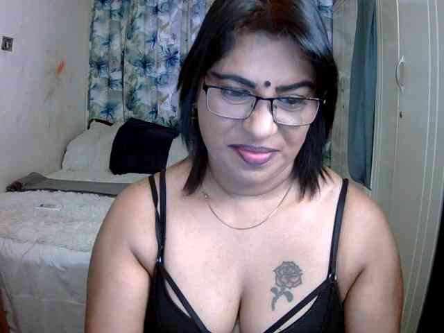 indiandelight001 Live Webcam on BongaCams