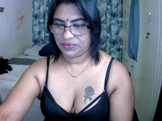 Indiandelight001's cam show statistics and live stream