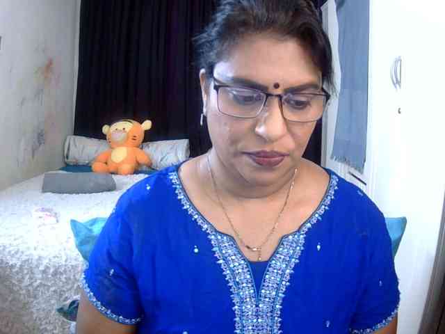 indiandelight001 Live Webcam on BongaCams
