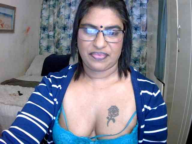 indiandelight001 Live Webcam on BongaCams
